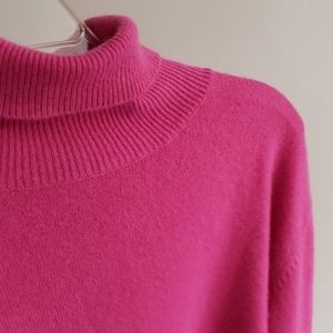 Gorgeous Like-new Pink Cashmere Turtleneck Sweater